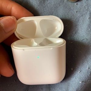 AirPods 2nd G charging case ONLY !!